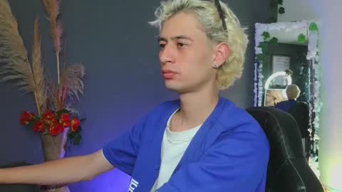 mattias     online show from October 18, 12:13 am