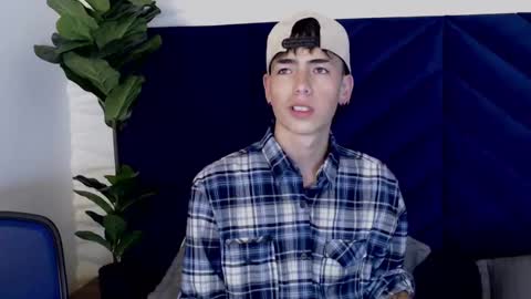 Snapshot of mattideluca chatting on December 4, 11:52 am Matti online show from December 4, 11:52 am