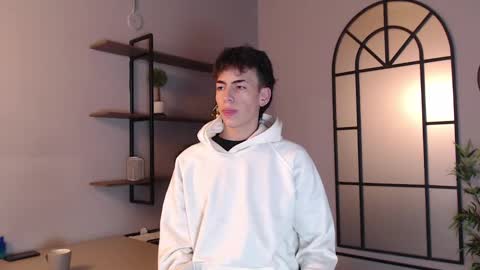 Snapshot of mattideluca chatting on December 10, 11:32 am Matti online show from December 10, 11:32 am