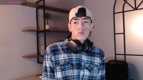 Snapshot of mattideluca chatting on December 15, 11:34 am Matti online show from December 15, 11:34 am