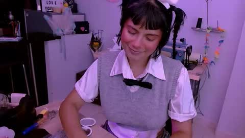 Snapshot of mattilda_18 chatting on October 17, 9:17 pm mattilda_18 online show from October 17, 9:17 pm