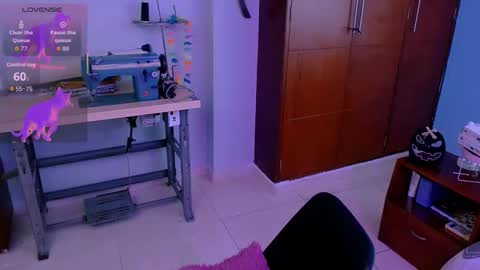 Snapshot of mattilda_18 chatting on October 22, 9:14 pm mattilda_18 online show from October 22, 9:14 pm