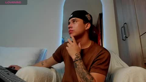 mattiwsmorris_ online show from April 22, 5:10 am