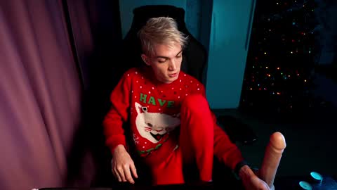 Snapshot of mattyaiden chatting on December 22, 1:55 pm Matty Aiden online show from December 22, 1:55 pm