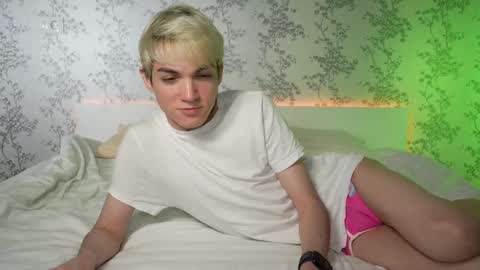 Snapshot of mattyaiden chatting on February 9, 1:25 pm Matty Aiden online show from February 9, 1:25 pm