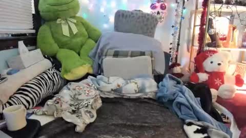 Snapshot of mature_angel chatting on November 29, 7:17 pm mature_angel online show from November 29, 7:17 pm