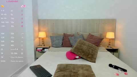 Vayolet Castro online show from December 4, 11:30 am