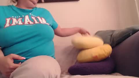 Snapshot of matureboobsbig chatting on February 18, 4:16 pm matureboobsbig online show from February 18, 4:16 pm