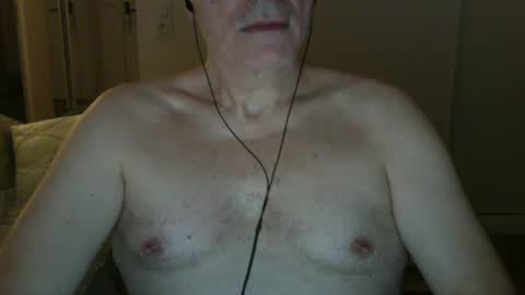 Snapshot of maturehotman chatting on December 8, 7:15 am maturehotman online show from December 8, 7:15 am