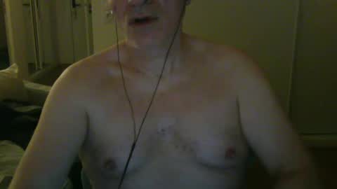 Snapshot of maturehotman chatting on December 15, 5:45 am maturehotman online show from December 15, 5:45 am