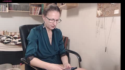 Snapshot of maturekate chatting on December 17, 7:29 am maturekate online show from December 17, 7:29 am