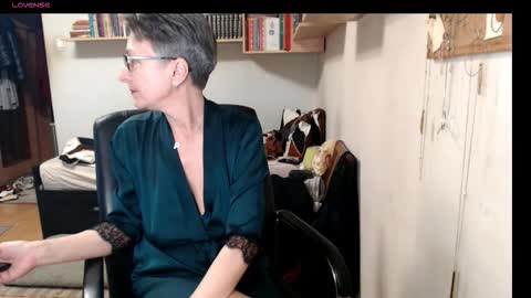 Snapshot of maturekate chatting on October 1, 9:26 am maturekate online show from October 1, 9:26 am