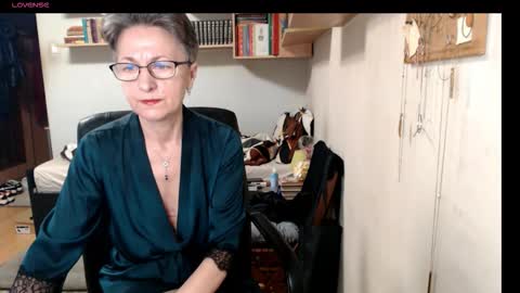 Snapshot of maturekate chatting on October 7, 6:10 am maturekate online show from October 7, 6:10 am