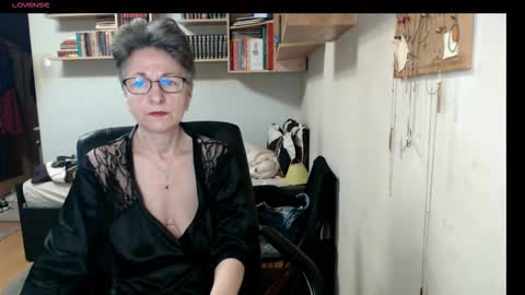 Snapshot of maturekate chatting on October 21, 7:20 am maturekate online show from October 21, 7:20 am