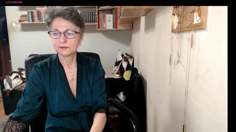 Snapshot of maturekate chatting on October 28, 7:45 am maturekate online show from October 28, 7:45 am