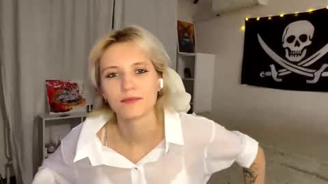 Snapshot of maudhendry chatting on September 9, 5:23 pm Mia online show from September 9, 5:23 pm