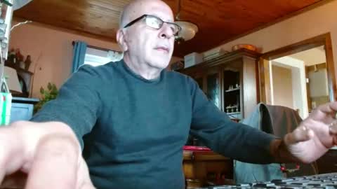 Maurice online show from December 5, 1:38 pm