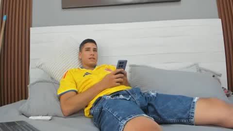 Snapshot of mauro_boy chatting on June 17, 8:43 pm mauro_boy online show from June 17, 8:43 pm