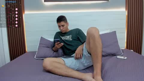 Snapshot of mauro_boy chatting on June 20, 7:38 pm mauro_boy online show from June 20, 7:38 pm