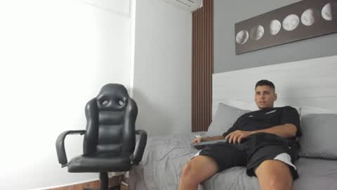 Snapshot of mauro_boy chatting on June 25, 7:51 pm mauro_boy online show from June 25, 7:51 pm