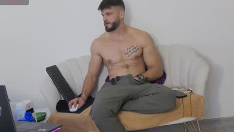 Snapshot of mauro_real_man chatting on November 8, 6:51 pm mauro_real_man online show from November 8, 6:51 pm