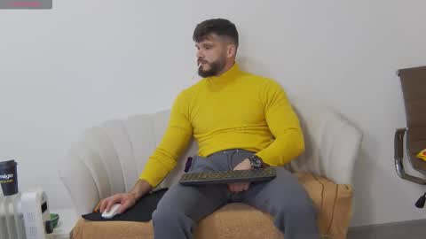 Snapshot of mauro_real_man chatting on November 12, 6:30 pm mauro_real_man online show from November 12, 6:30 pm