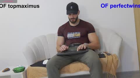 Snapshot of mauro_real_man chatting on November 25, 7:03 pm mauro_real_man online show from November 25, 7:03 pm