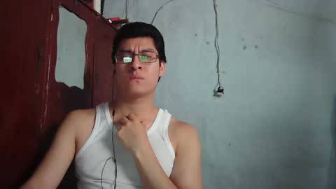 Snapshot of maurodirty chatting on December 14, 6:52 pm Mauro online show from December 14, 6:52 pm