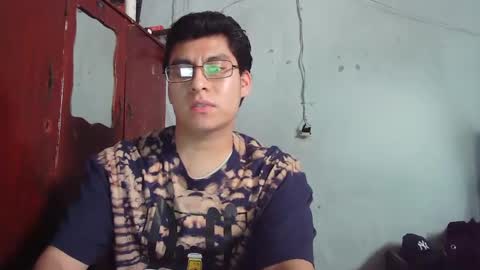 Snapshot of maurodirty chatting on December 20, 8:12 pm Mauro online show from December 20, 8:12 pm