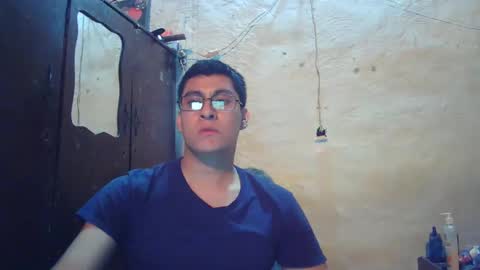 Snapshot of maurodirty chatting on March 5, 2:46 am Mauro online show from March 5, 2:46 am