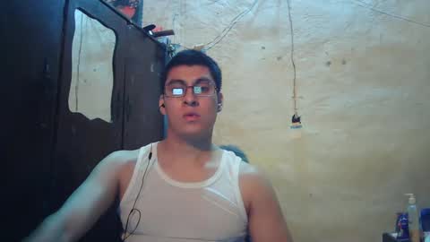 Snapshot of maurodirty chatting on March 9, 7:01 am Mauro online show from March 9, 7:01 am