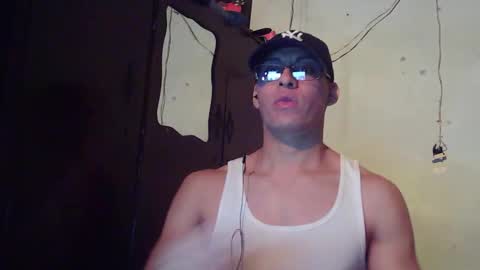 Snapshot of maurodirty chatting on December 3, 6:32 am Mauro online show from December 3, 6:32 am