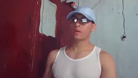 Snapshot of maurodirty chatting on December 5, 8:16 pm Mauro online show from December 5, 8:16 pm