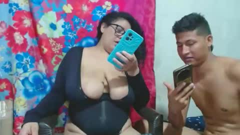Snapshot of mauryandjonny chatting on December 3, 9:46 pm mauryandjonny online show from December 3, 9:46 pm
