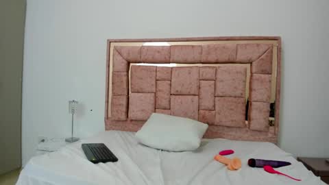 mavie_ivanova online show from December 2, 11:18 pm