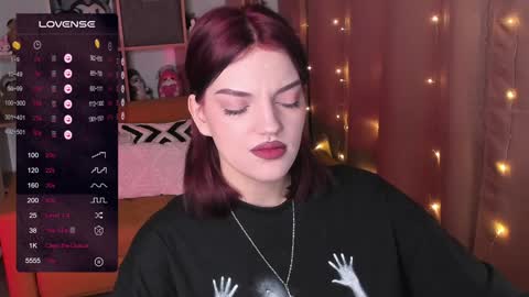 Snapshot of mavis_crystal chatting on December 9, 12:34 am Mavis online show from December 9, 12:34 am