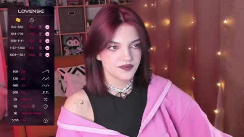 Snapshot of mavis_crystal chatting on December 13, 9:52 pm Mavis online show from December 13, 9:52 pm