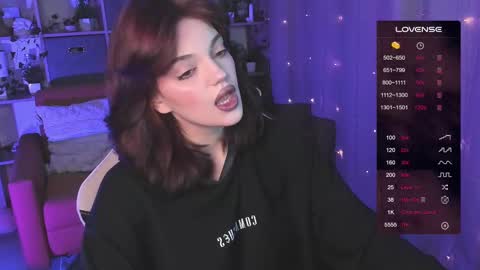 Snapshot of mavis_crystal chatting on February 28, 9:23 pm Mavis online show from February 28, 9:23 pm