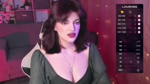 Snapshot of mavis_crystal chatting on March 10, 10:02 pm Mavis online show from March 10, 10:02 pm