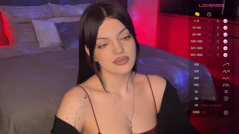 Snapshot of mavis_crystal chatting on November 13, 10:52 pm Mavis online show from November 13, 10:52 pm