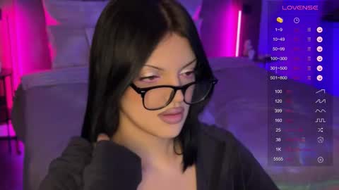 Snapshot of mavis_crystal chatting on December 1, 7:41 pm Mavis online show from December 1, 7:41 pm