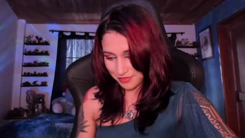 Snapshot of mavis_fuentes chatting on January 4, 10:24 pm Hilary online show from January 4, 10:24 pm