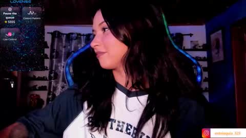 Snapshot of mavis_fuentes chatting on October 22, 1:17 am Hilary online show from October 22, 1:17 am