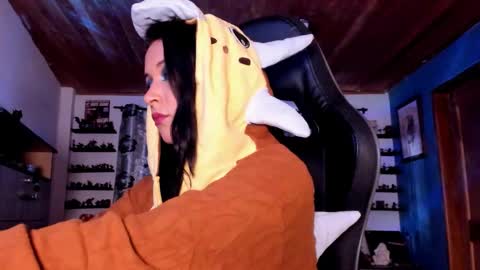 Snapshot of mavis_fuentes chatting on November 3, 9:48 pm Hilary online show from November 3, 9:48 pm