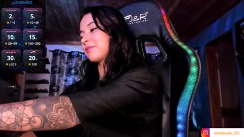 Snapshot of mavis_fuentes chatting on November 11, 9:26 pm Hilary online show from November 11, 9:26 pm