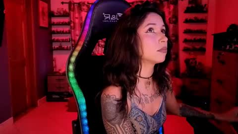 Snapshot of mavis_fuentes chatting on April 8, 11:16 pm Hilary online show from April 8, 11:16 pm