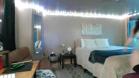 mavismable online show from April 12, 3:44 am