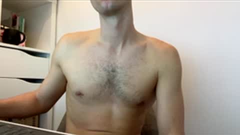 Snapshot of max681334 chatting on February 6, 9:01 am max681334 online show from February 6, 9:01 am