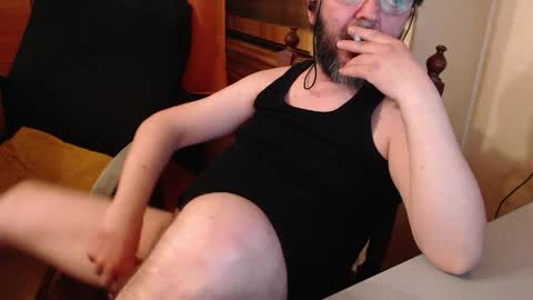 Max online show from April 10, 9:52 pm