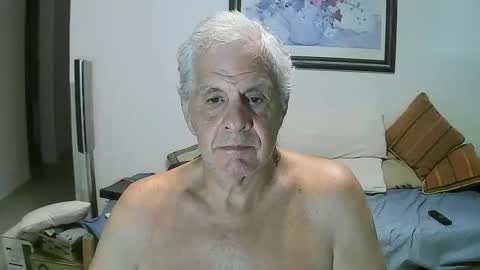 Snapshot of max_2017 chatting on February 10, 2:41 am max_2017 online show from February 10, 2:41 am